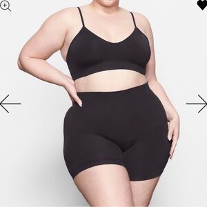 NWT SKIMS SOFT SMOOTHING SEAMLESS SHORT SIZE XL